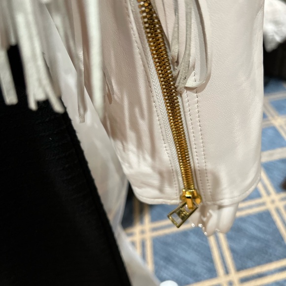 Brand new Diane Von Furstenberg fitted fringe leather jacket in white.Size M - Picture 5 of 8